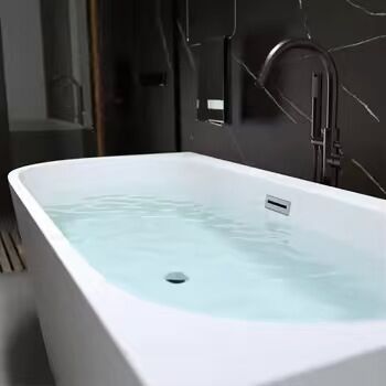 Lightweight Durable Acrylic Free Standing Bathtub with Comfortable Design for Commercial and Residential Use